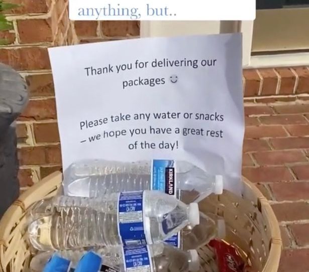 Woman catches Amazon driver’s heartwarming reaction to sweet gesture on CCTV