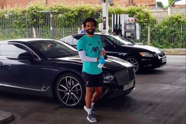 Liverpool star Mohamed Salah saves homeless man from being harassed by yobs